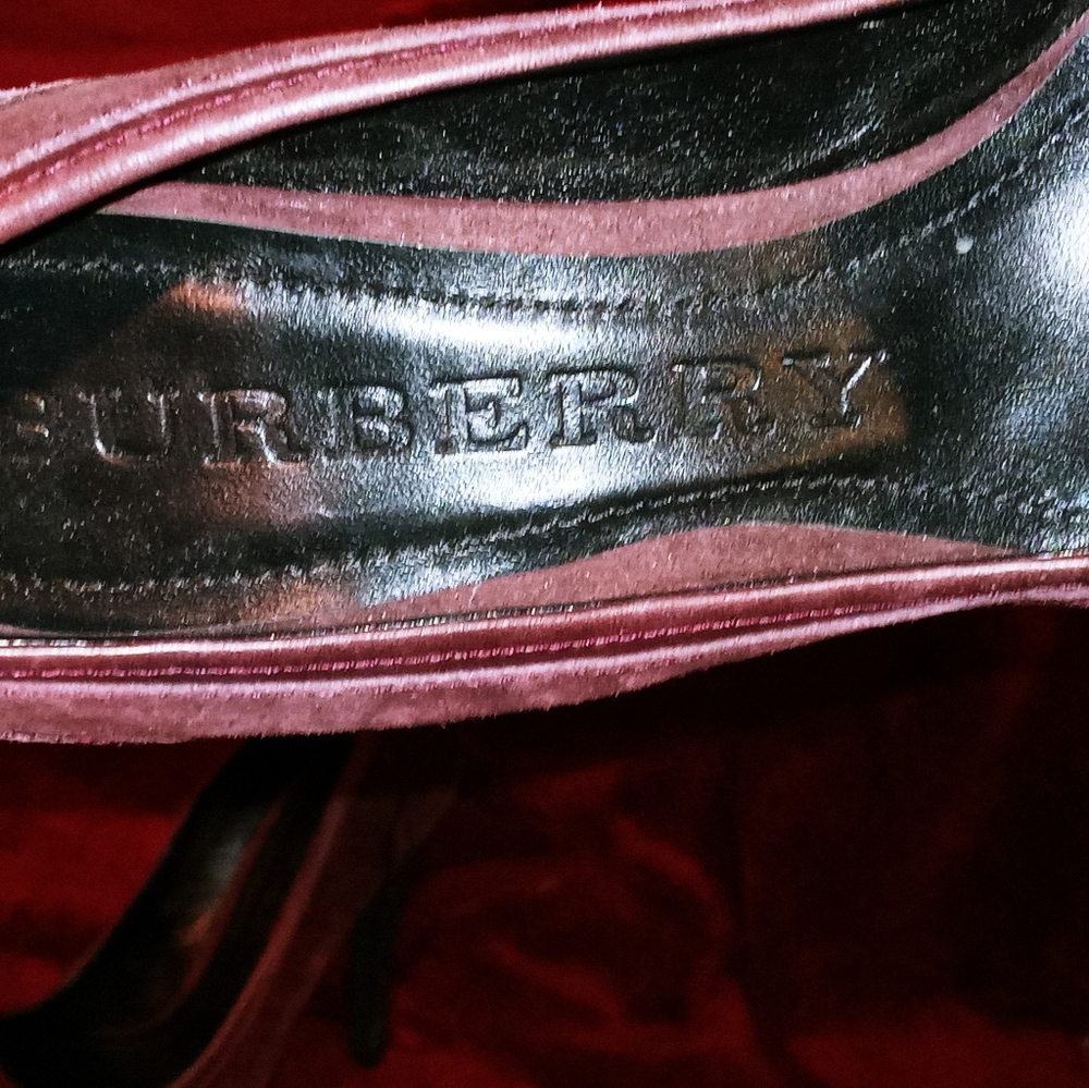 Burberry suede pumps